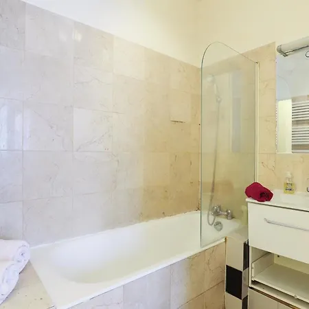 Charming & Elegant Champs-elysees Apartment *